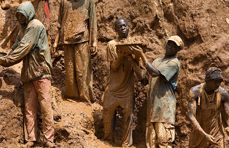 mine-or-congo-reuters 1200x798 Vector Resources pourrait exploiter l’or d’Adidi-Kanga