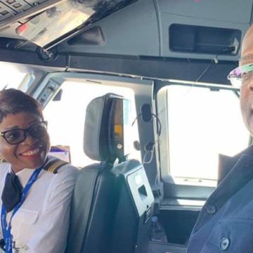 Le président Félix Tshisekedi dans le cockpit de l'Airbus A320 de CongoAirways