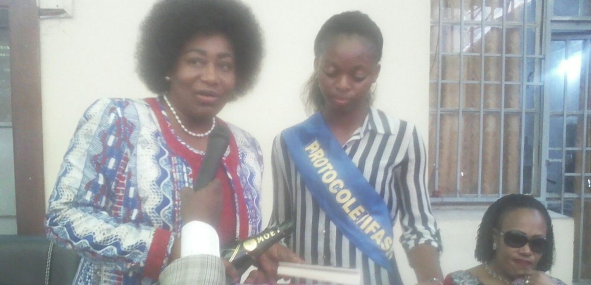 Chantal Kanyimbo porte sur les fonts baptismaux « Les femmes de Pakadjuma »