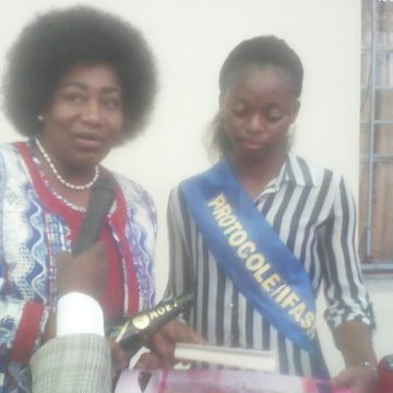 Chantal Kanyimbo porte sur les fonts baptismaux « Les femmes de Pakadjuma »