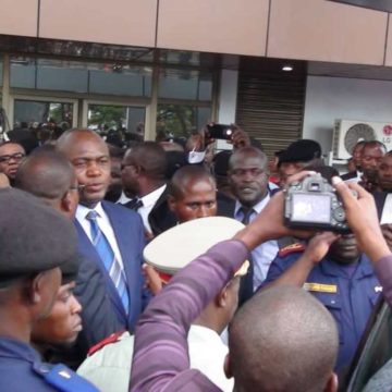 Gentiny Ngobila remise reprise Le gouverneur Gentiny Ngobila a pris ses fonctions à Kinshasa