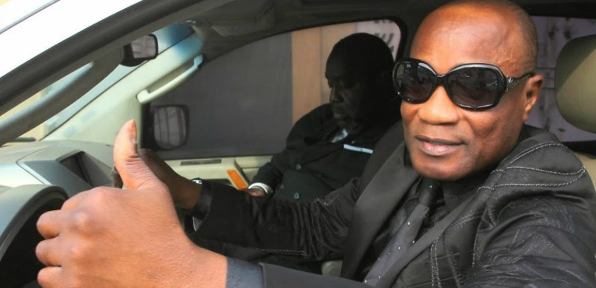 Koffi Olomide brièvement interpellé à Kinshasa