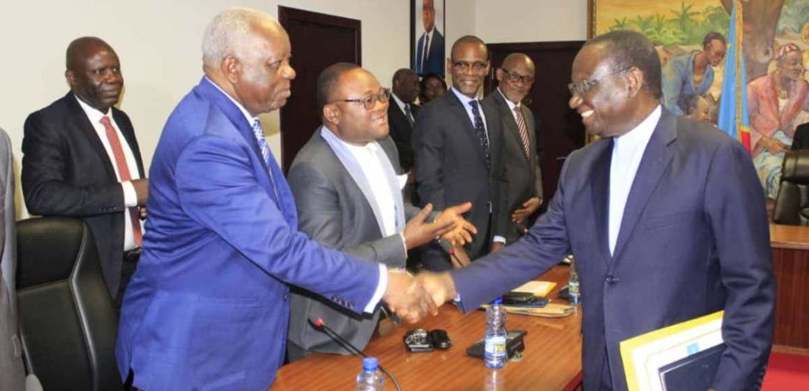 Députés et sénateurs du Kongo central appellent à la reprise du travail à la CVM