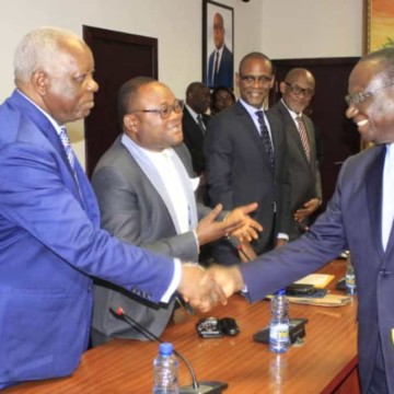 Députés et sénateurs du Kongo central appellent à la reprise du travail à la CVM