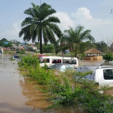Les eaux de pluie ont transformé la ville de Kinshasa en Venise, vendredi 25 octobre