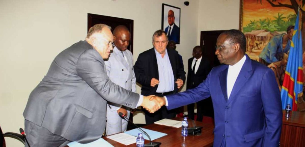 Kibali gold mines à la Primature Reçu à la Primature, le patron de Kibali Gold Mines promet de poursuivre la production