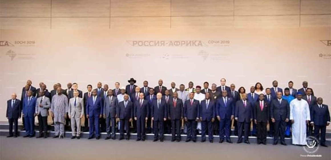 Photo de famille Sotchi La réunion de Sotchi décide de la création du Forum du partenariat Russie–Afrique