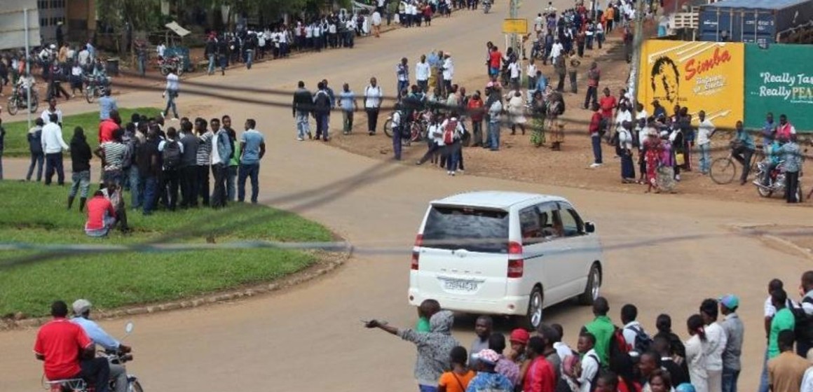 Tous les engins roulants et les colis transportés par les piétons seront systématiquement contrôlés et fouillés à Beni