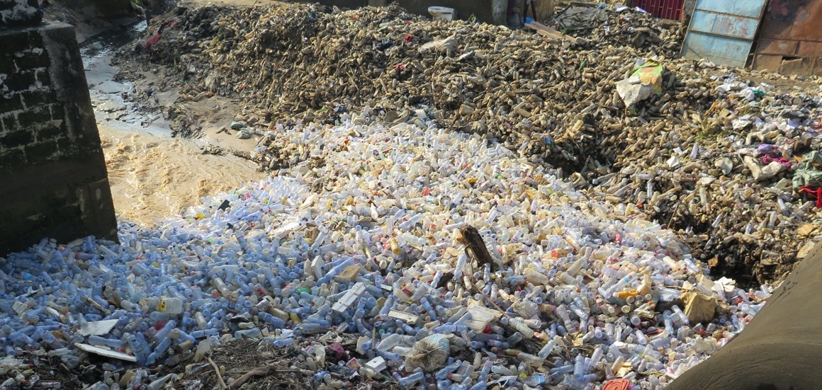 Le pont séparant Lemba et Matete menacé par les eaux de pluie
