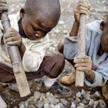 5 compagnies américaines devant la justice à cause du travail des enfants dans les mines de cobalt congolaises