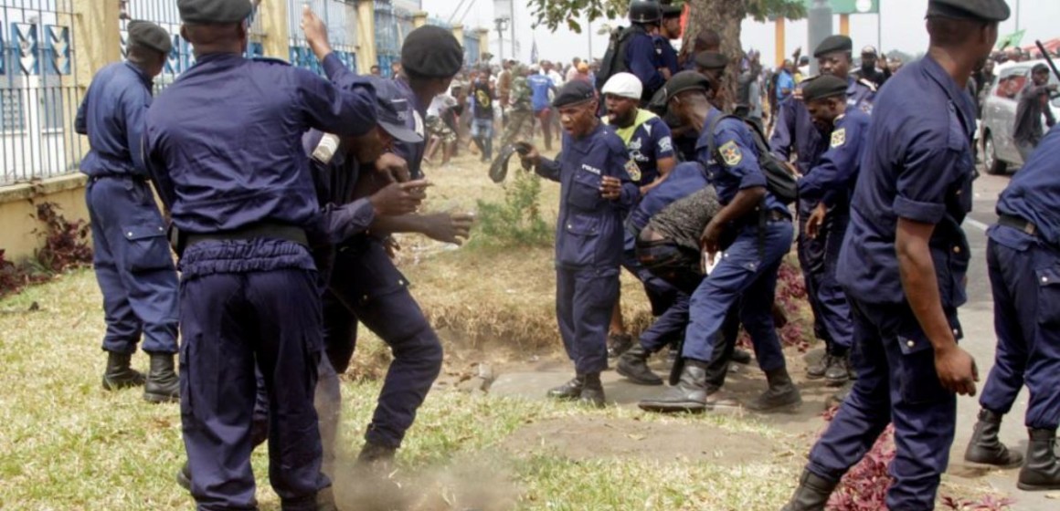 Un malade mental présumé tue deux policiers à Kinshasa