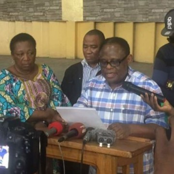 Isidor-Ndaywel-et-les-membres-du-CLC Professeur Isidore Ndaywel