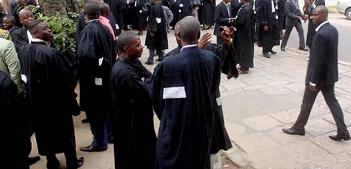 Les magistrats suspendent leur grève