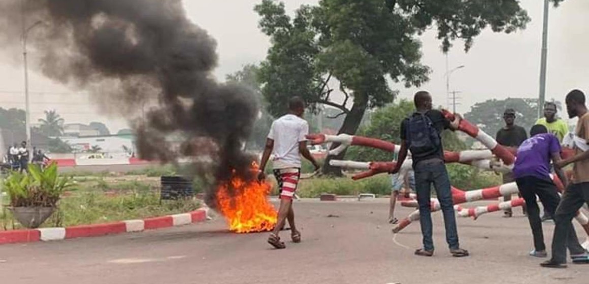 Mise à sac du siège du parti ECT à Kinshasa.