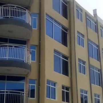 Le docteur Antoine Modia inaugure le nouveau bâtiment de la Clinique des Anges