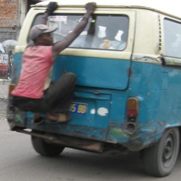 Contrôle forcé des véhicules Kinshasa : la police accorde un moratoire de 30 jours