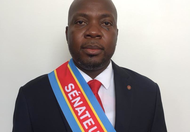 Sénateur-Jean-Bakomito Question orale avec débat du sénateur Jean Bakomito au Premier Ministre sur la gestion du Covid-19