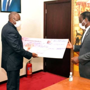 Afriland Primature 3 Afriland Bank offre Cent millions de Fc au gouvernement Ilunkamba