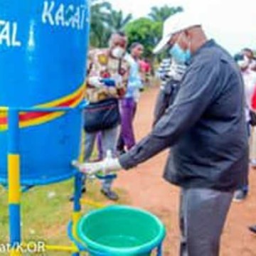 Covid-19: Le gouverneur Jean Maweja Muteba s’implique dans la lutte à Mbujimayi