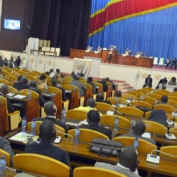 600 congressistes vont braver le covid-19 au Palais du peuple!