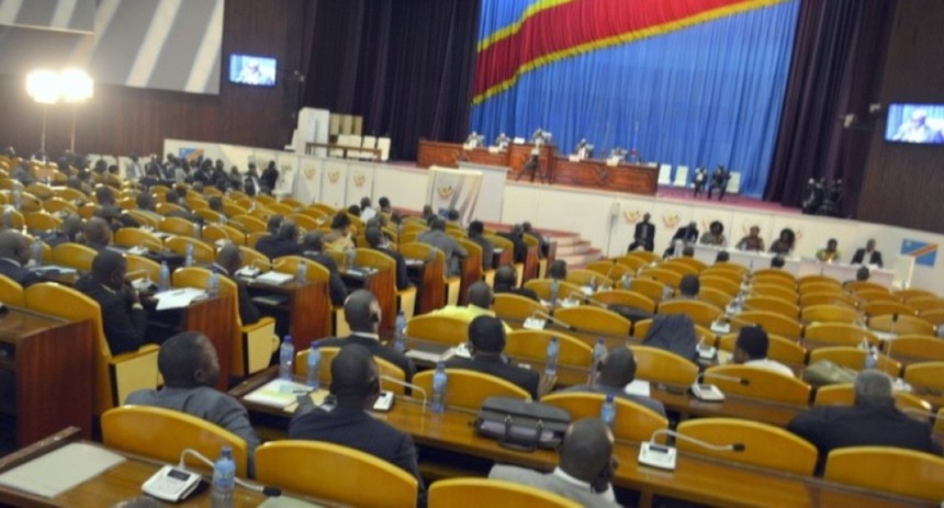 600 congressistes vont braver le covid-19 au Palais du peuple!
