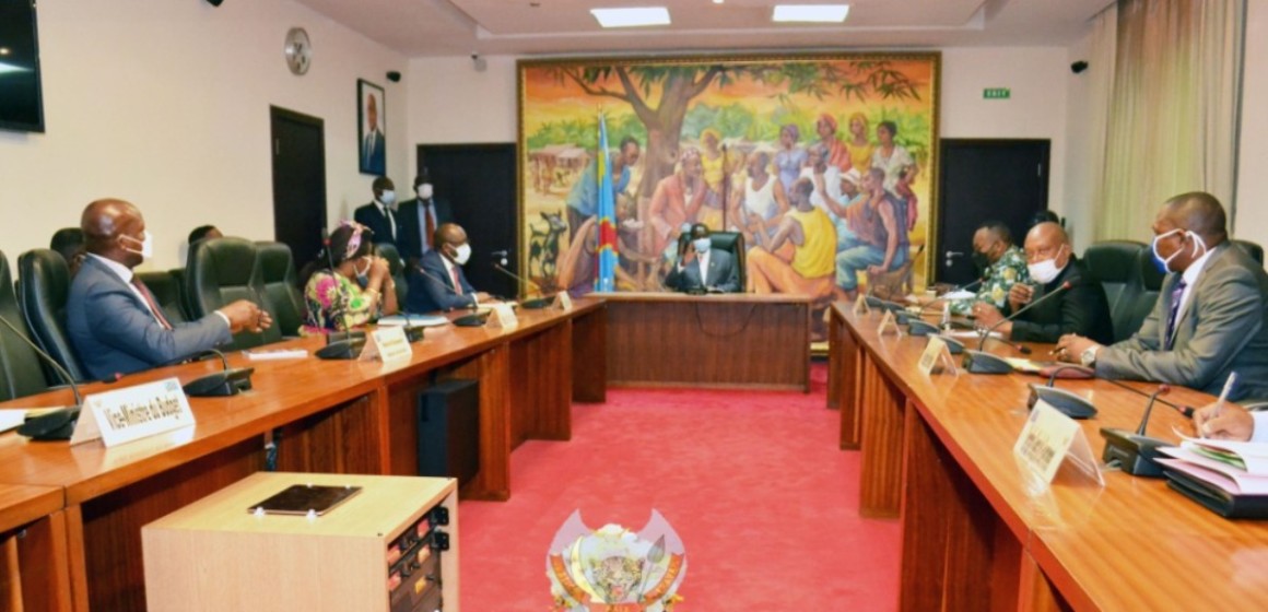 Déconfinement Kin primature Covid-19 : l’Hôtel de ville de Kinshasa envisage un déconfinement-confinement ordonné et maîtrisé