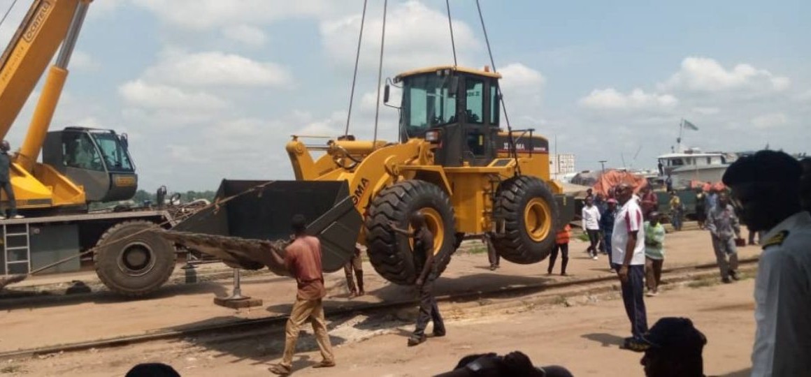 Engins voirie Tshopo Tshopo : Le Gouverneur Wale Lufungula réceptionne des engins pour la voirie urbaine
