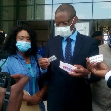 Covid-19: Deux laboratoires congolais offrent un lot de médicaments à la Task force présidentielle