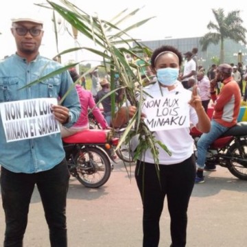 Projet de loi Minaku : L’opération « Toyebi Ndako » fait plusieurs dégâts matériels