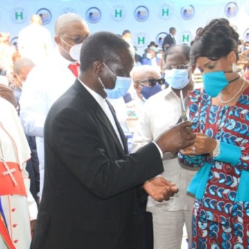 Ilunkamba a participé à l’inauguration du Centre Hospitalier Initiative Plus
