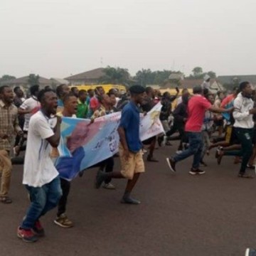 Jeudi chaud à Kinshasa : UDPS – PPRD en combat de rue, la police déployée