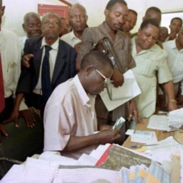 Kinshasa : petits commerces et corruption fleurissent les couloirs administratifs