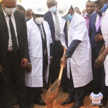 Sylvestre Ilunkamba a lancé les travaux d’entretien des routes de desserte agricole au Kwango