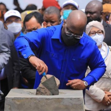 Félix Tshisekedi lance les travaux de construction d’une centrale solaire photovoltaïque à Kinshasa