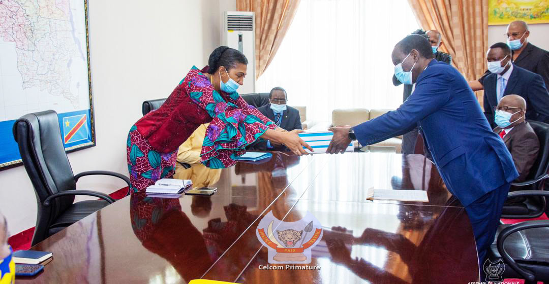 dépôt projet de budget 2021 Sylvestre Ilunkamba a déposé le projet de budget 2021 à l’Assemblée nationale