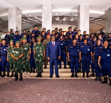 Tous les officiers supérieurs de la police interdits de déplacement