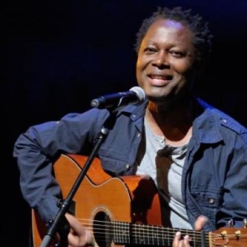 Lokua Kanza annonce la sortie de l&rsquo;album « Moko » en 2021