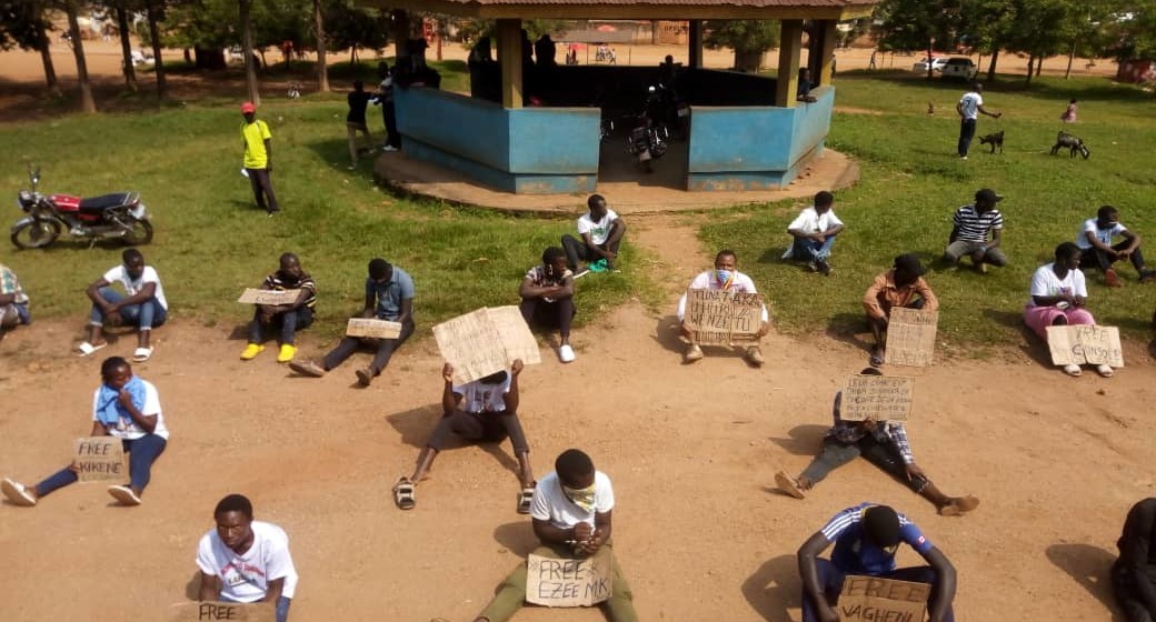 Sit-in de la Lucha à la mairie de Beni pour exiger la libération de leurs camarades