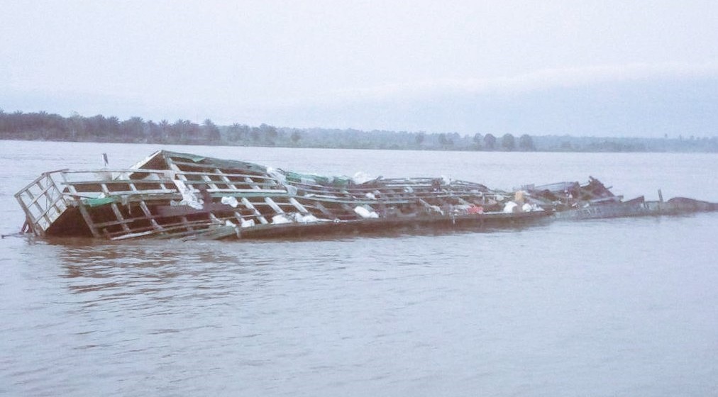 Baleinière naufragée à Kisangani