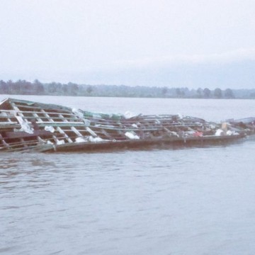Baleinière naufragée à Kisangani