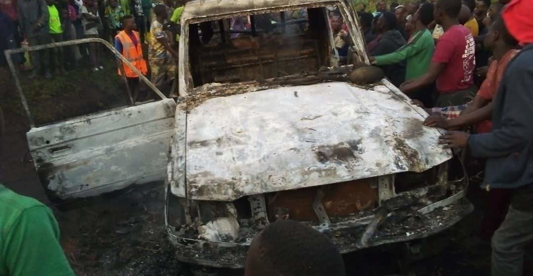 Jeep FARDC incendiée