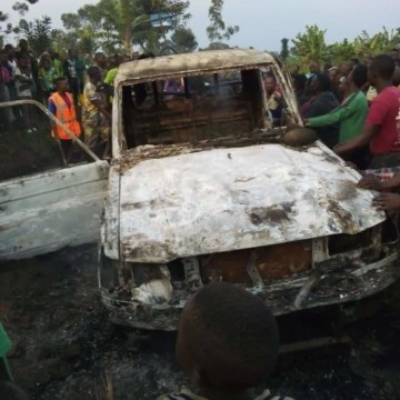 Jeep FARDC incendiée