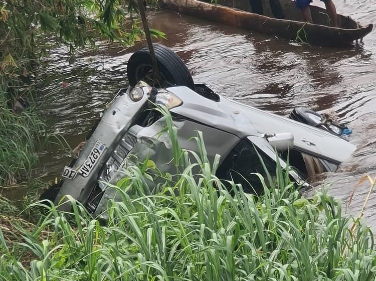 Jeep sortie du fleuve