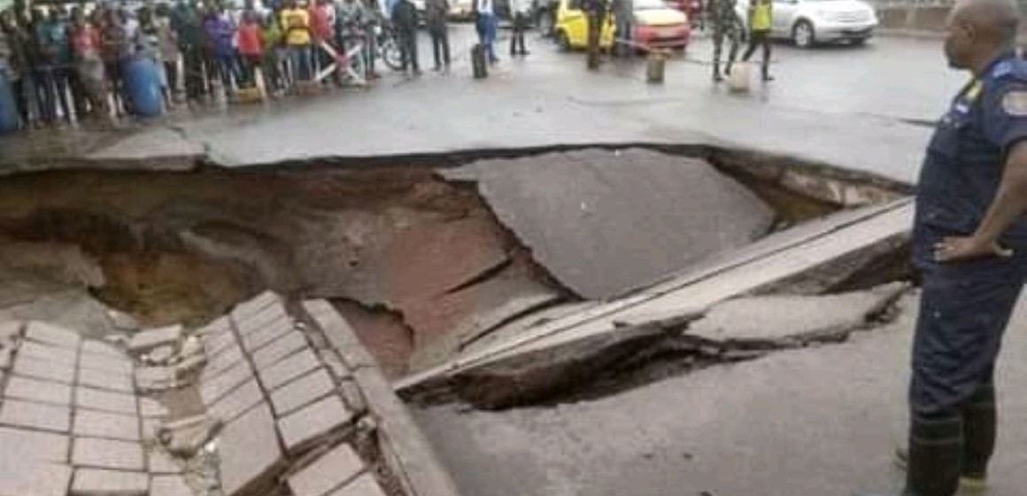 Pont-ndjili-effondrement (1) Une partie du pont N’djili s’effondre à Kinshasa