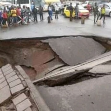 Une partie du pont N&rsquo;djili s&rsquo;effondre à Kinshasa