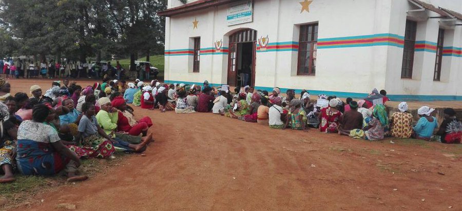 femmes-de-beni-à-la-mairie Femmes de Beni à la Mairie