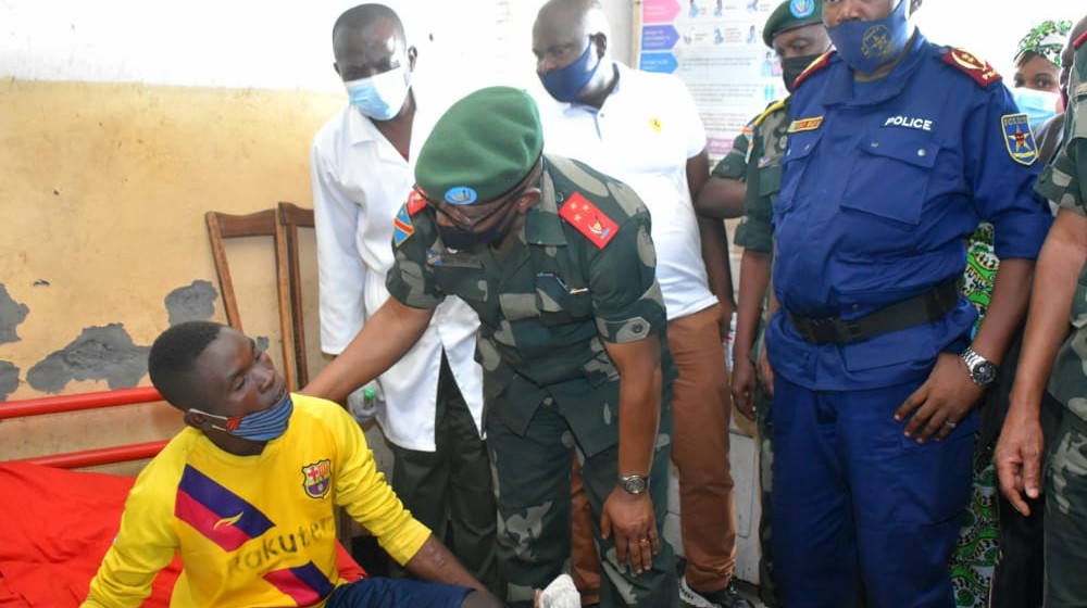 Le gouverneur militaire visite les blessés de guerre à Goma