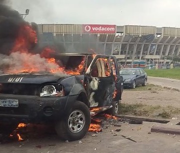 clôture-ramadan-kinshasa (2) Véhicule de police brûlé