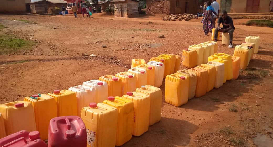bidons-d'eau-vides-beni Pénurie d'eau potable à Beni