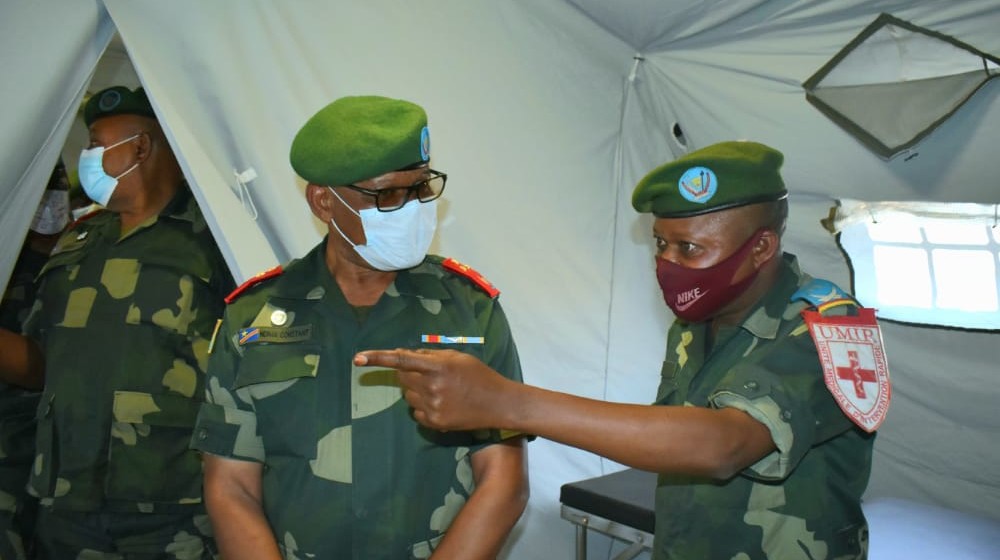 Lieutenant-général Ndima à l'hôpital mobile